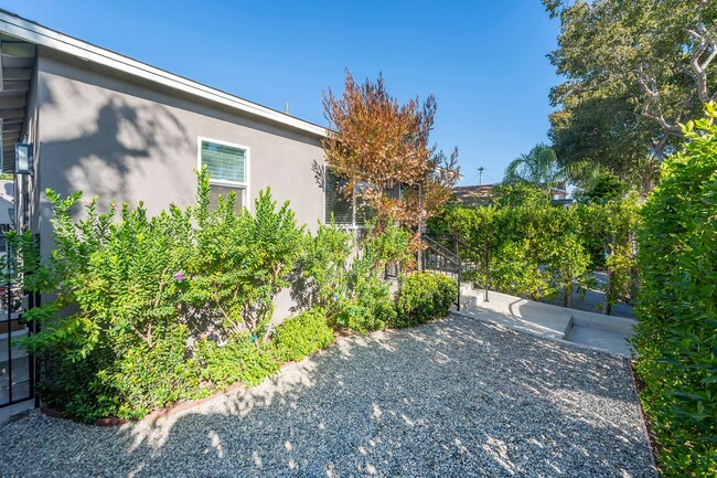 Foto del edificio - Cozy Home in Culver City!