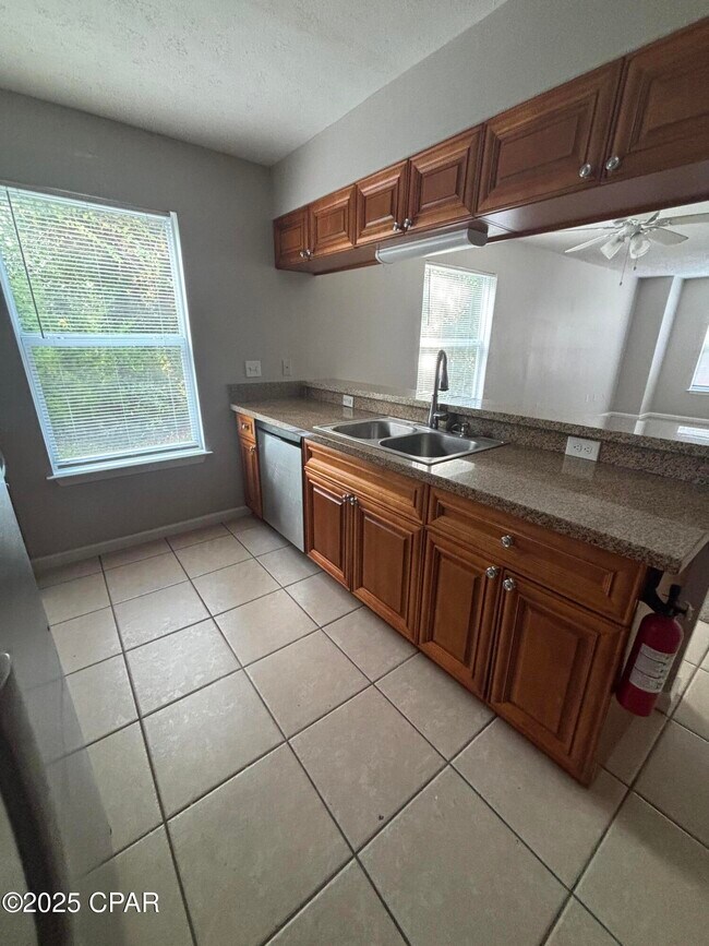 Foto del edificio - 754 Sherman Ave