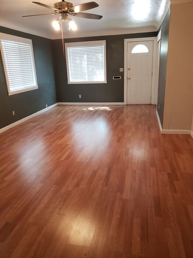 Primary Photo - 602 W G St
