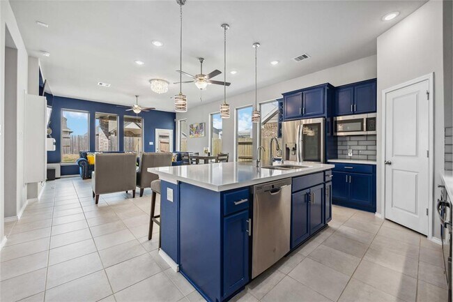 Foto del edificio - 8707 Windsong Trail Dr