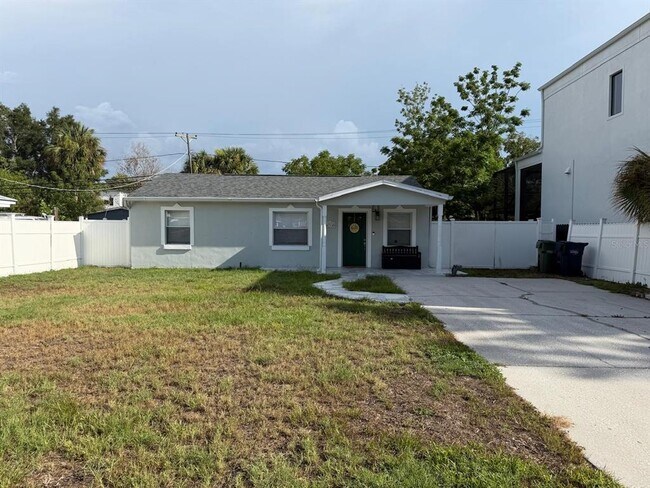 Building Photo - 4714 W Lawn Ave