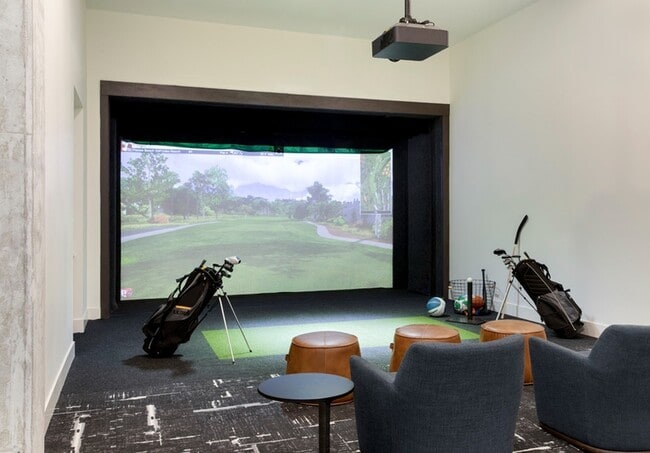 Sala de juegos con simulador de golf - Modera Washington