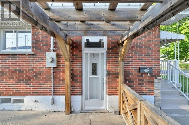 Building Photo - 64 Nash Rd S