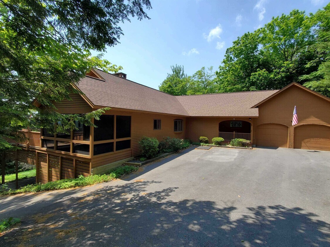 Foto principal - 30 Dorset Ln