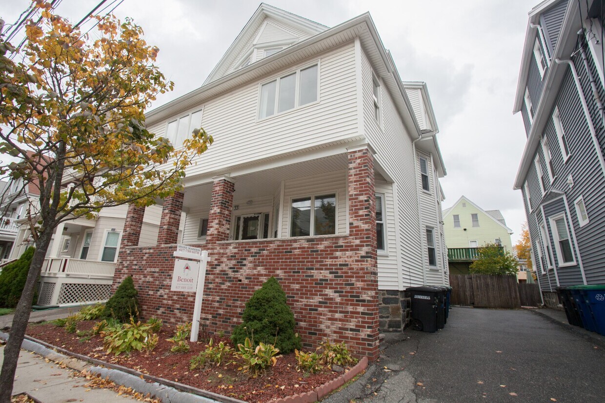 Primary Photo - 33 Bromfield Rd