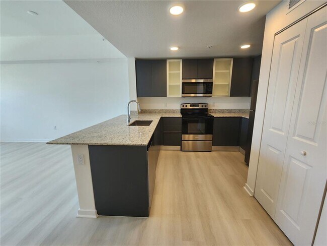 Foto del edificio - 5579 Millenia Park Blvd