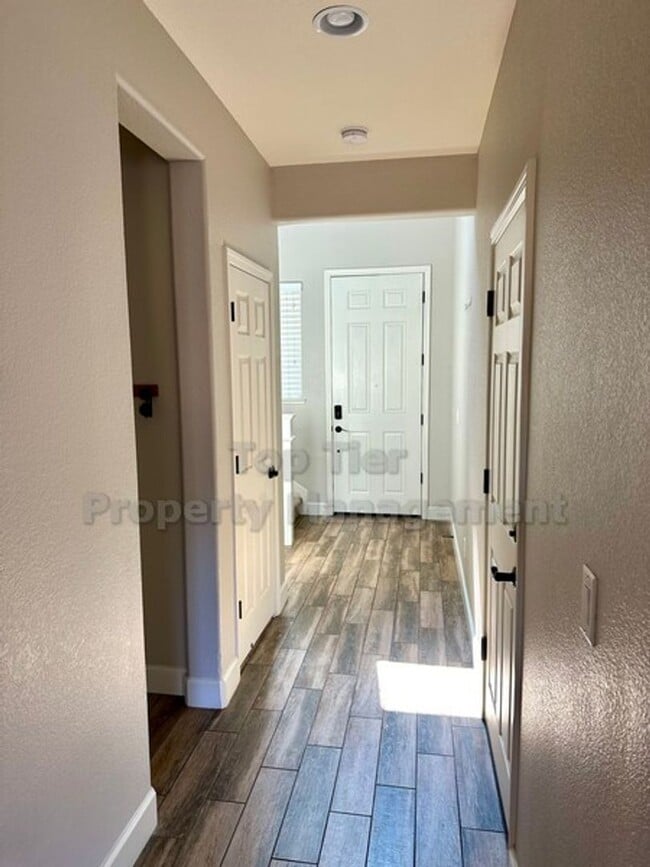 Foto del edificio - Charming 3 Bed, 2.5 Bath, 1,600 Sqft Marti...