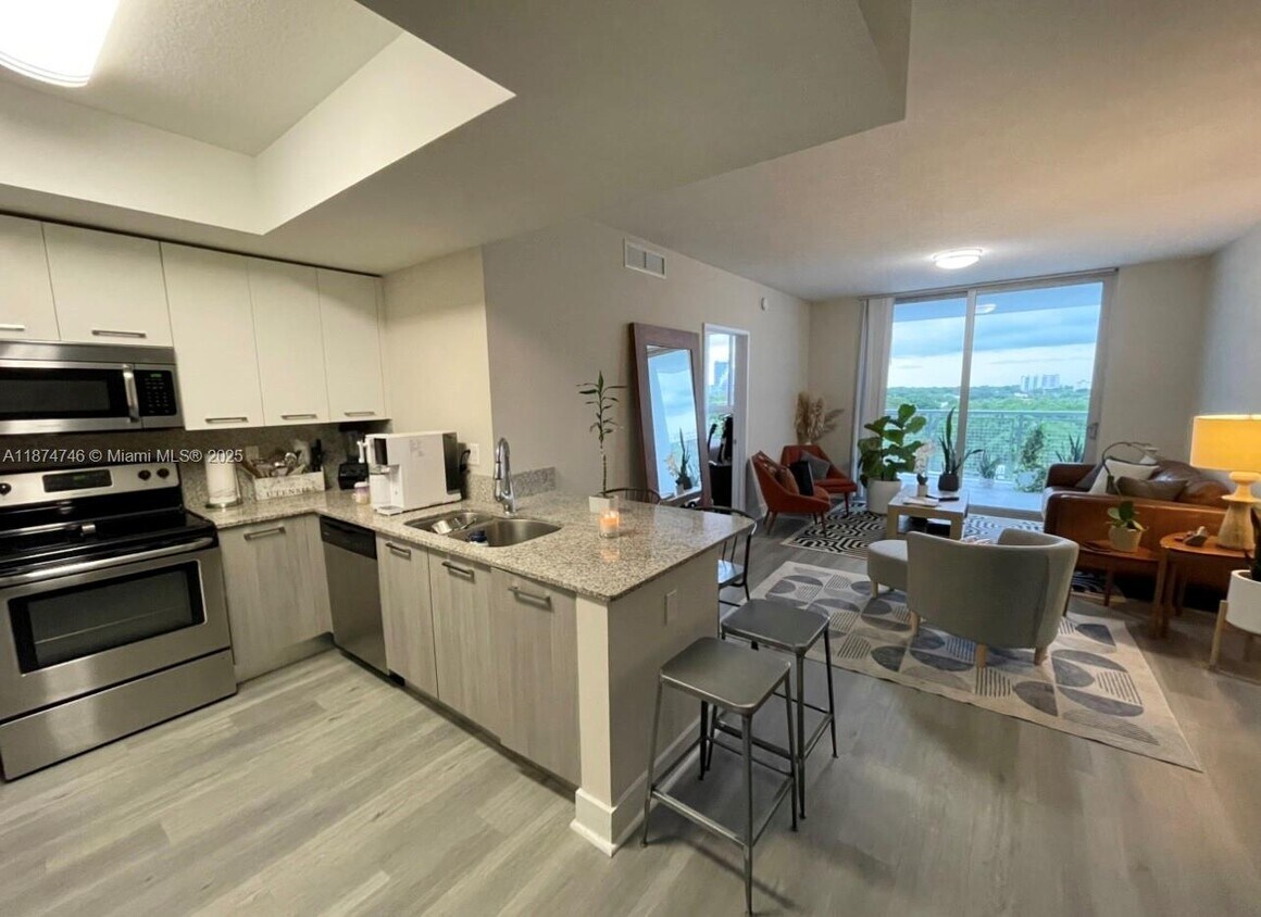 Foto principal - 2700 SW 27th Ave