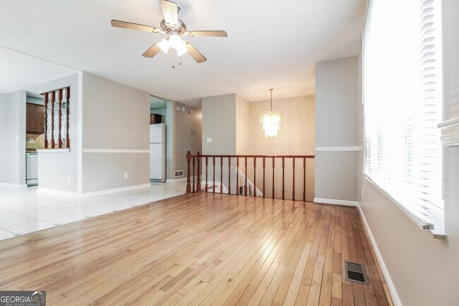 Foto del edificio - 1379 Robin Hill Dr