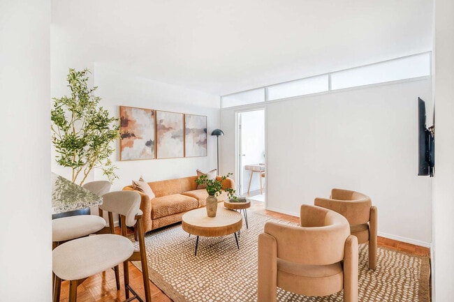 Foto del edificio - 350 W 43rd St