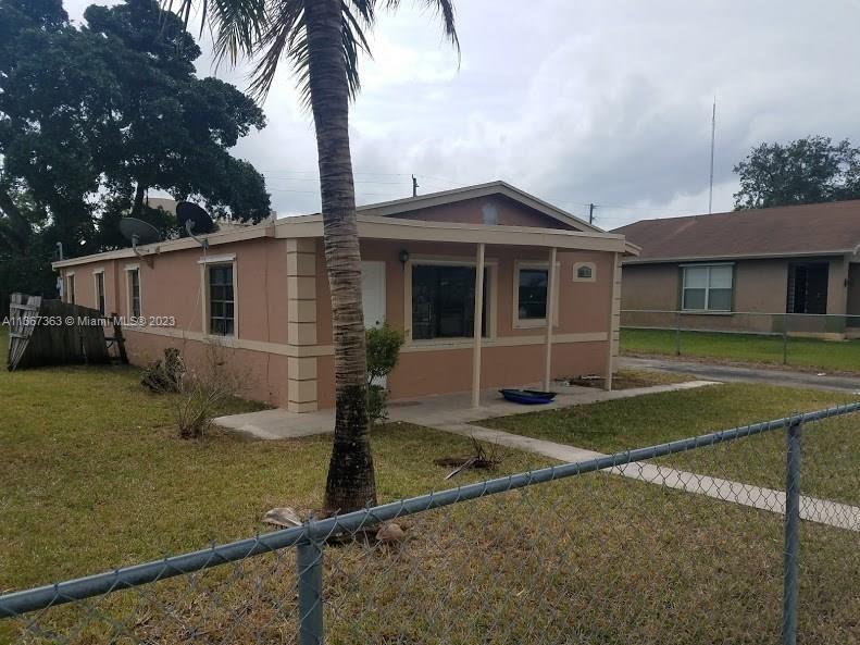 4300 SW 28th St Unit FRONT, West Park, FL 33023 Room for Rent in West