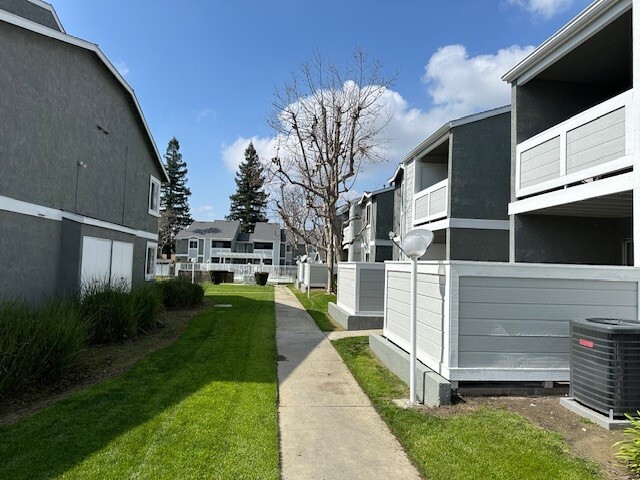 Building Photo - Belcourt Apartments