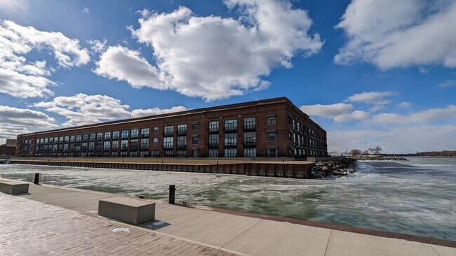 Foto del edificio - 401 W Shoreline Dr