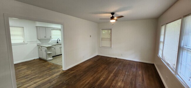 Foto del edificio - 3 bedroom home near base