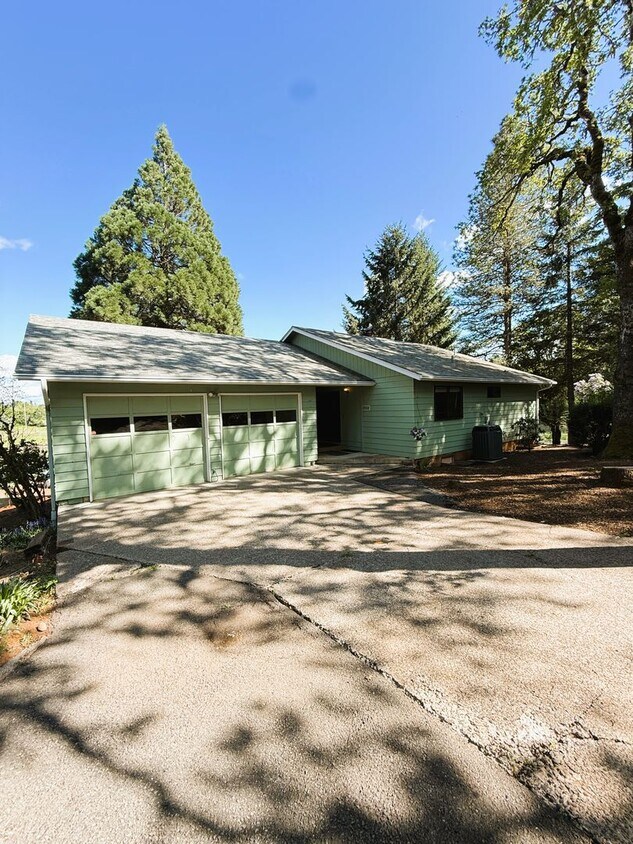Foto principal - 3956 Orchard Heights Rd NW