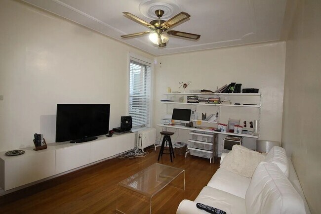 Foto del edificio - 7209 Narrows Ave
