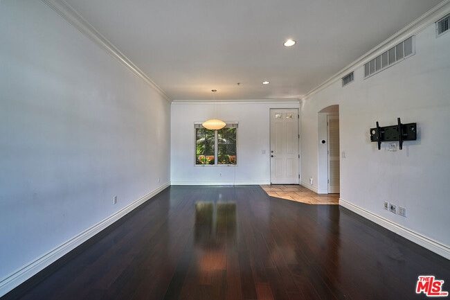 Foto del edificio - 851 N San Vicente Blvd