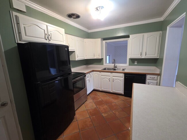 Building Photo - Fantastic 2 Bed College Park Charmer w/Huge Fenced Yard
