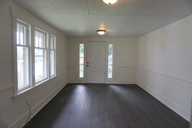 Foto del edificio - Centrally Located 3-bedroom, 1-bathroom in the Columbia Neighborhood.