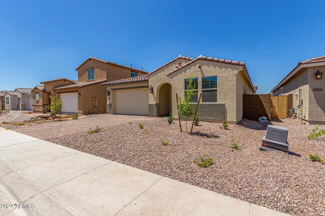 Building Photo - 8740 W Medlock Dr