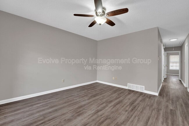 Foto del edificio - 3014 Meadows Ln