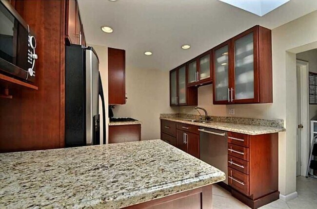 Foto del edificio - 2736 Whippoorwill Ln