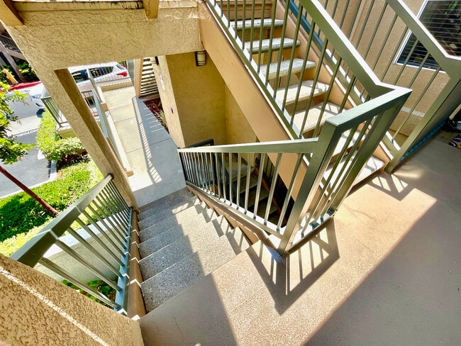 Building Photo - 3400 Hathaway Ave