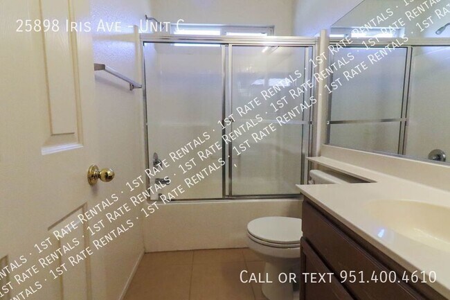 Building Photo - Charming 2-Story Condo Near Everything!