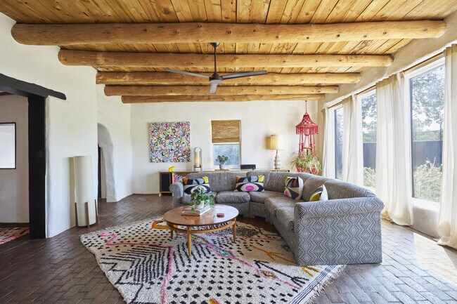 Building Photo - 2845 Agua Fria St