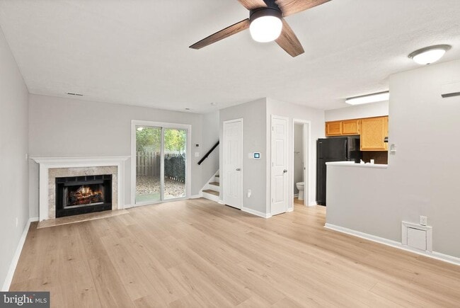 Foto del edificio - 448 Cromwell Ct