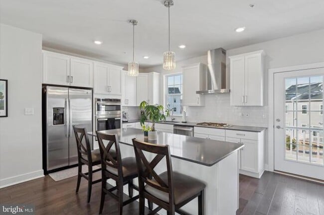 Foto del edificio - 212 Red Leaf Ln