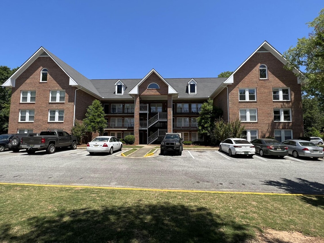 Building Photo - Deerfield II Condominiums 429-05