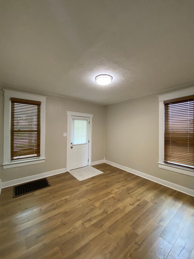 Building Photo - 642 Perrin Ave