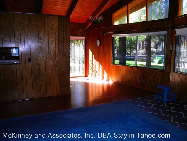 Building Photo - 1233 Golden Bear Trl