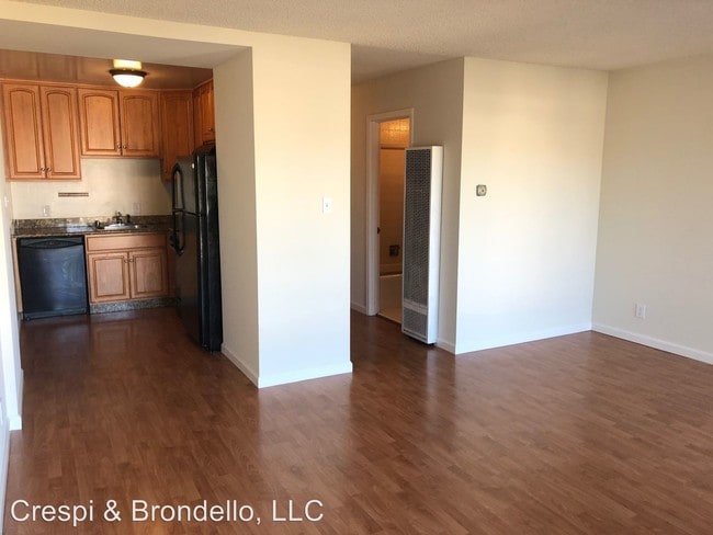 Building Photo - 670 De Haro St
