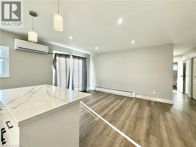 Building Photo - 413 Hazel St