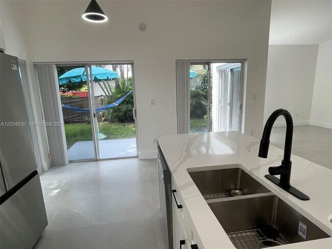 Foto del edificio - 3325 NW 79th Way