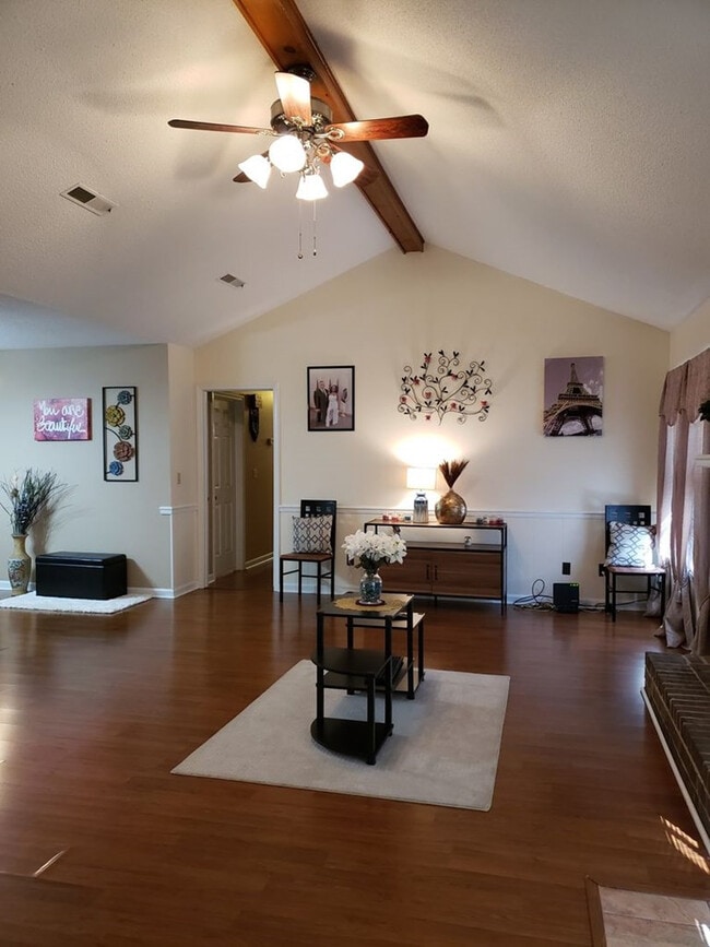 Building Photo - 2372 Orvis St