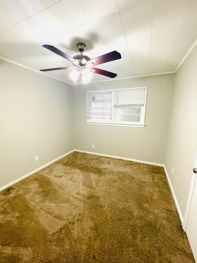 Building Photo - ** 4 Bed 2.5 Bath located in Mcgehee Allen...