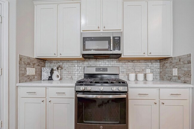 Building Photo - 31118 Gulf Cypress Ln