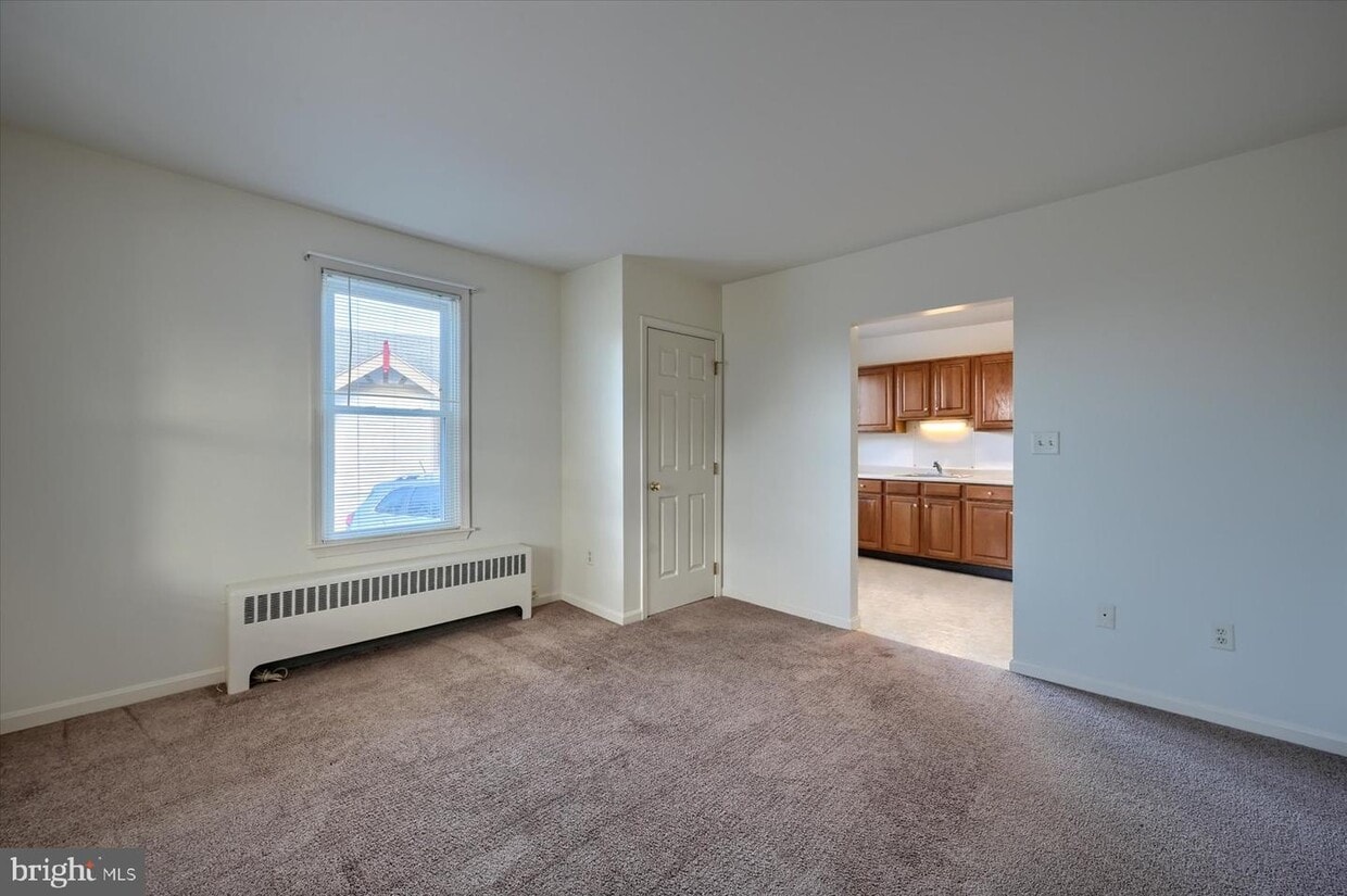 320 S Railroad St, Palmyra, PA 17078 Room for Rent in Palmyra, PA