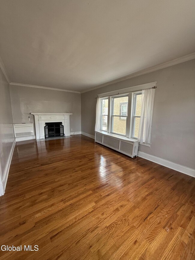 Foto del edificio - 1960 Eastern Pkwy