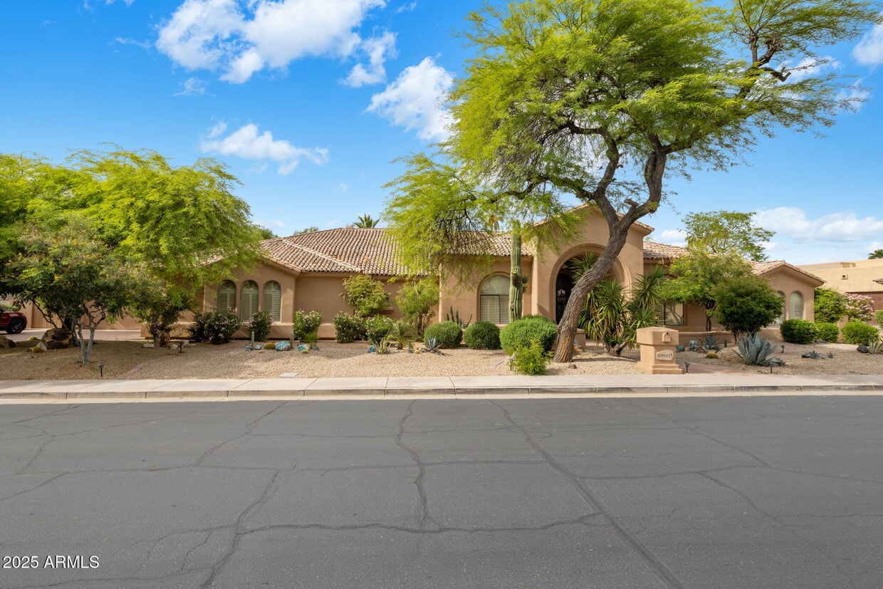 Primary Photo - 10892 E Gold Dust Ave