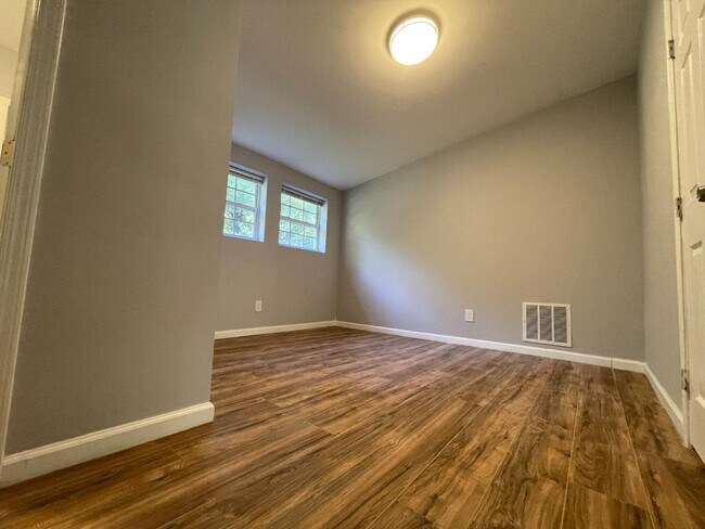 Foto del edificio - 1596 Willowbrook Dr SW
