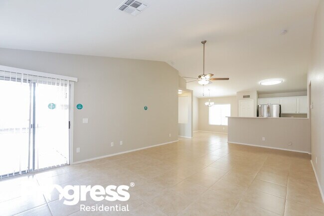 Foto del edificio - 11963 W Coronado Rd