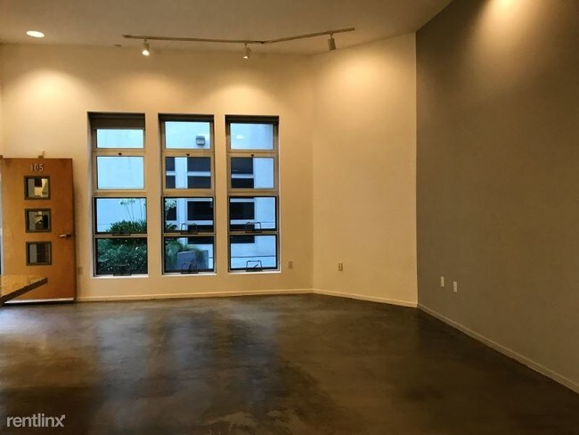 Building Photo - 1 br, 1 bath Apartment - 713 N Hudson Ave