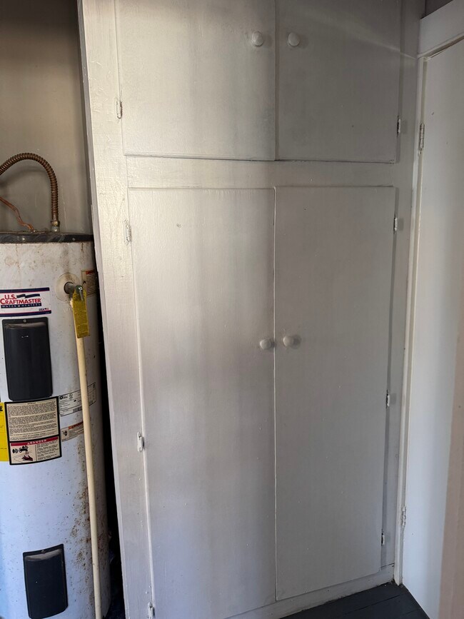 Foto del edificio - 2821 Gurnee Ave