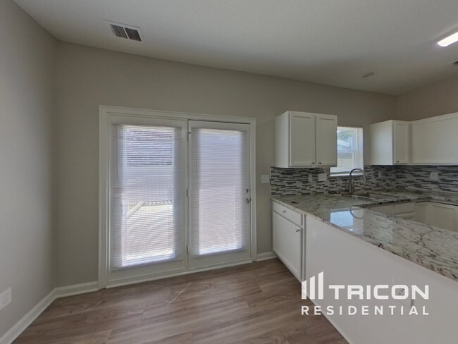 Building Photo - 512 Debra Cir SW