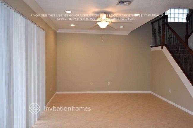 Building Photo - 9091 Dupont Pl