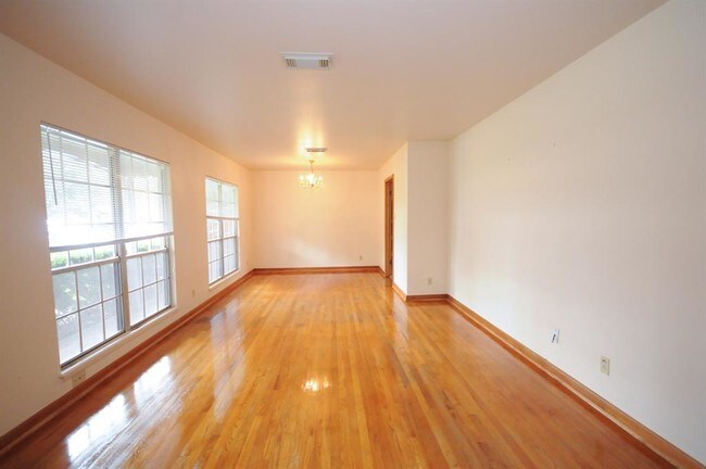 Building Photo - 4734 Kingfisher Dr